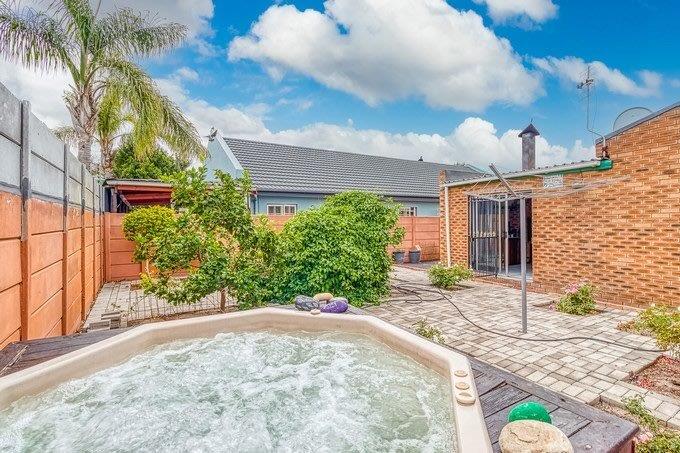 4 Bedroom Property for Sale in Soneike Western Cape